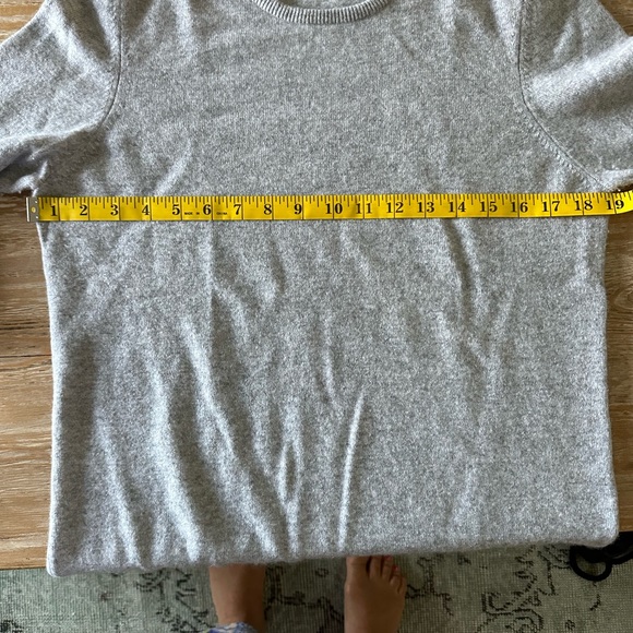 J McLaughlin Cashmere Crewneck Sweater with sleeve detail. - Picture 4 of 4